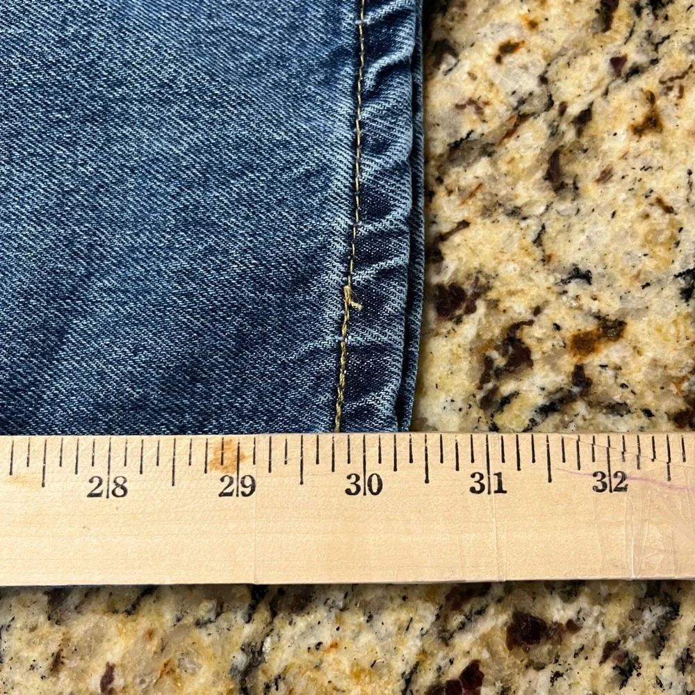 Levis 505 Regular Fit Straight Leg Jeans Mens 32x30 Medium Wash Blue Denim